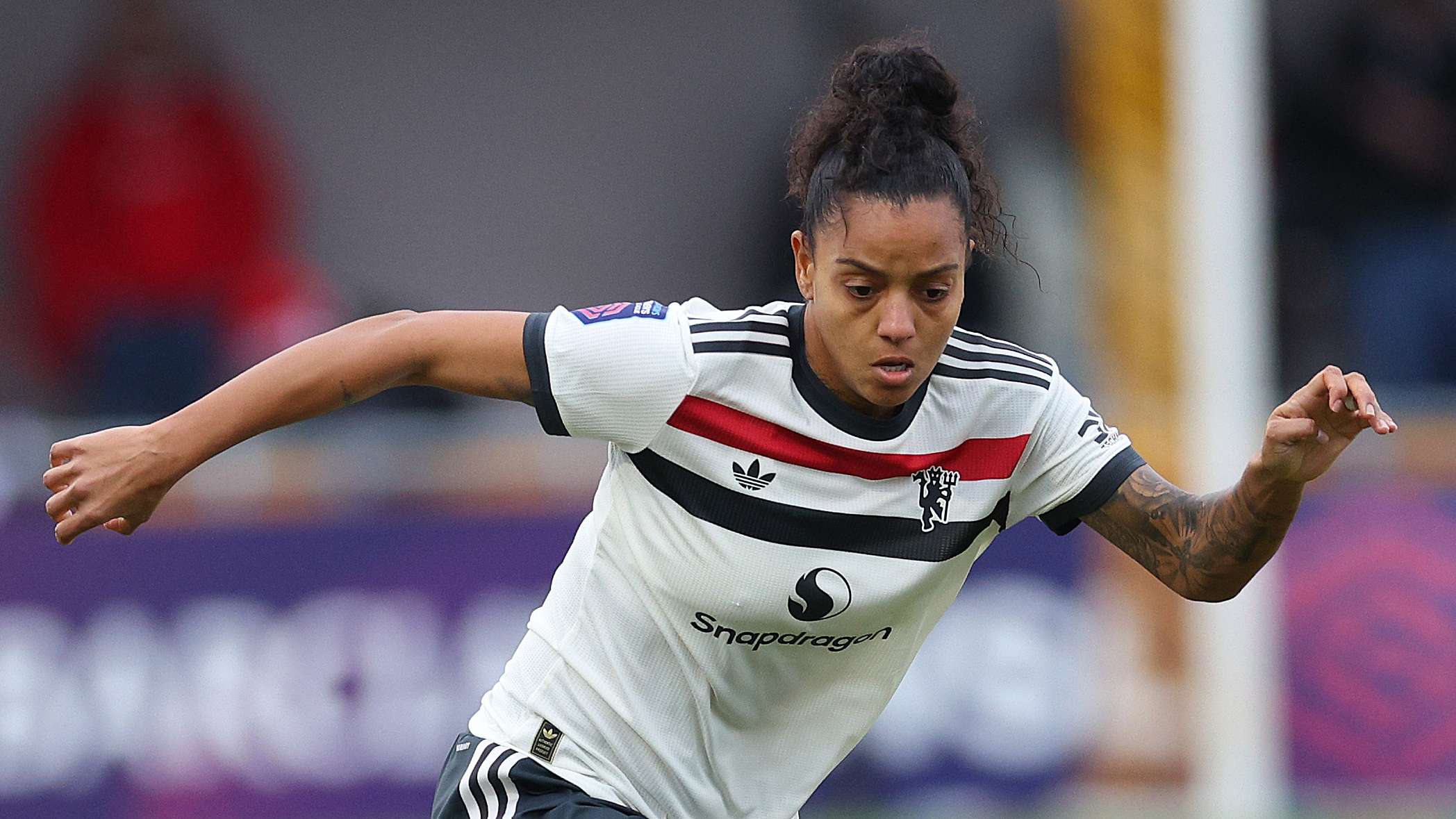 “下课危机解除！滕哈格带领曼联晋级足总杯决赛，帅位暂稳”